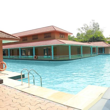 Saj Earth Resort & Convention Center , Kochi Недумбассери Экстерьер фото