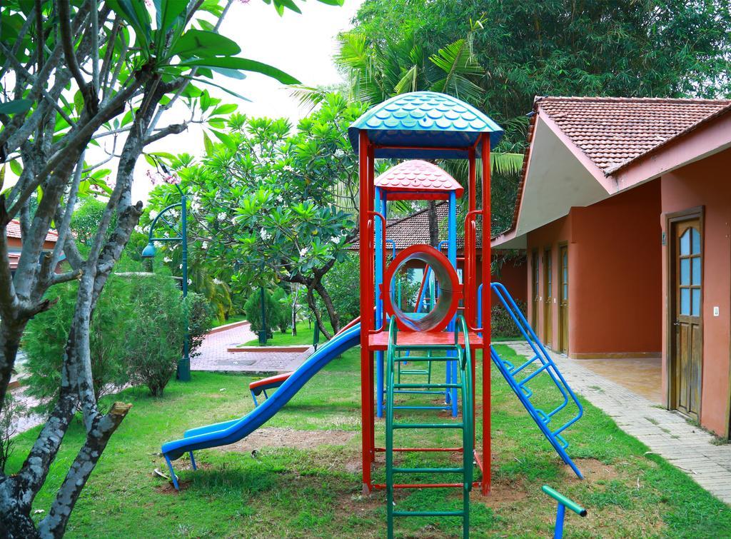 Saj Earth Resort & Convention Center , Kochi Недумбассери Экстерьер фото
