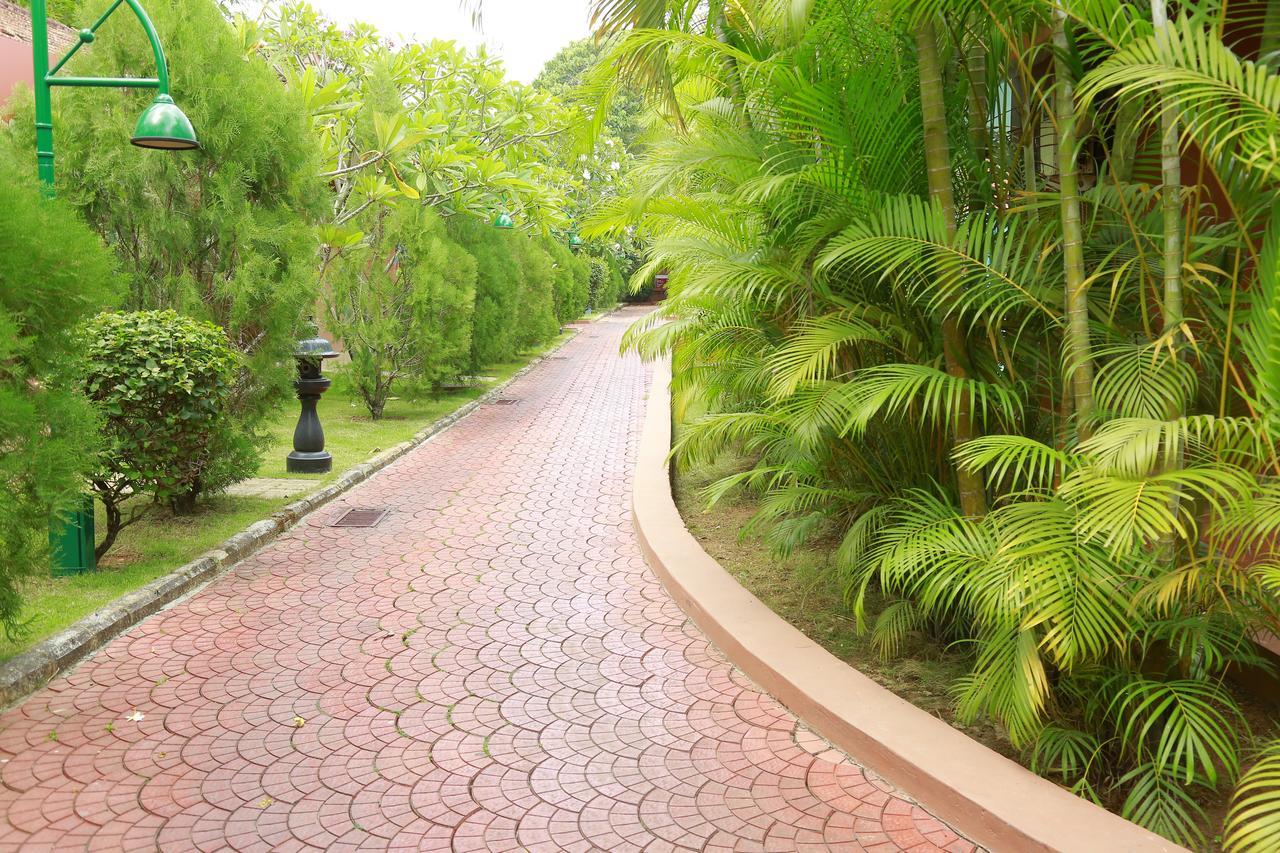 Saj Earth Resort & Convention Center , Kochi Недумбассери Экстерьер фото