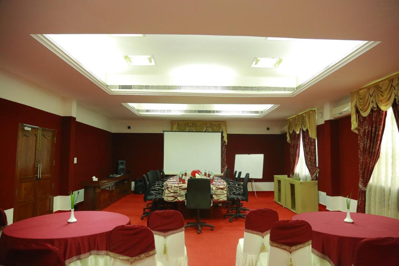 Saj Earth Resort & Convention Center , Kochi Недумбассери Экстерьер фото